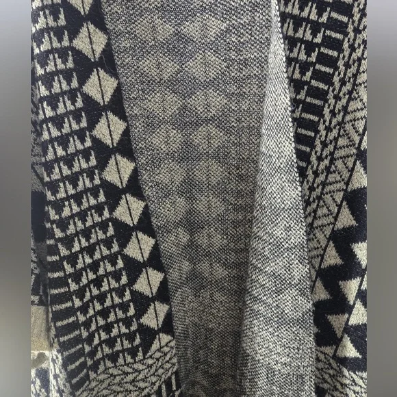 Boho Western Open-Front Tribal Pattern Fringe Sweater - Black & Cream - Picture 4 of 13